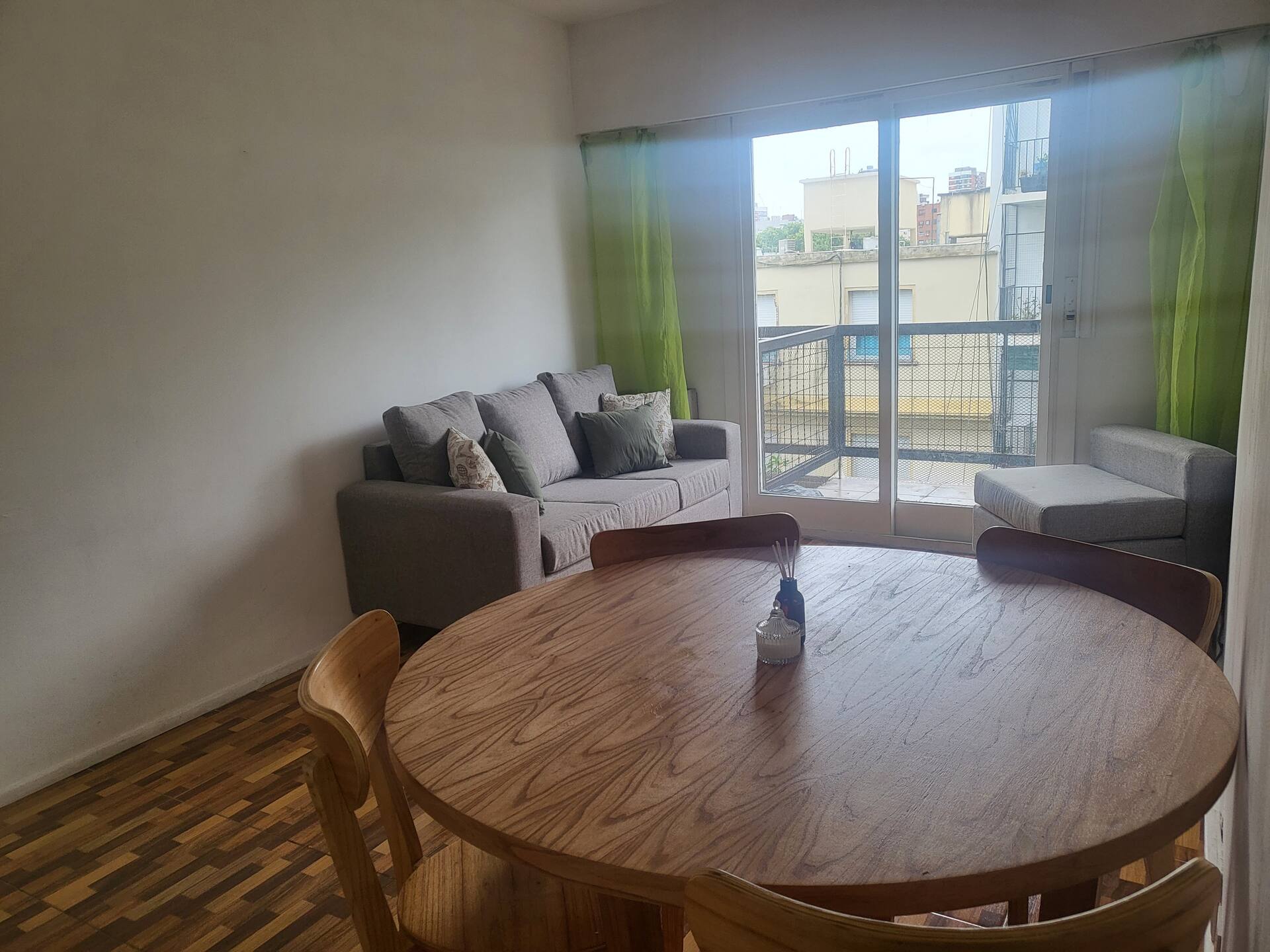 Kitnet com 2 ambientes e varanda em Buenos Aires