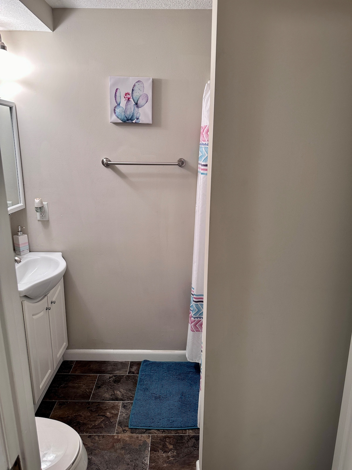 Tidy & Casual Private Suite