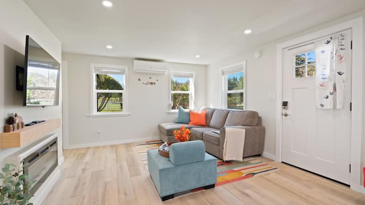 Sparkling Clean Country Cottage In Private Setting - Rohnert Park, CA
