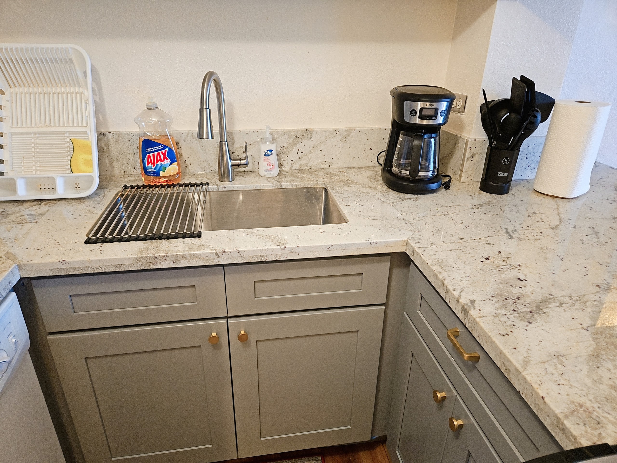 Newly Renovated Hilo Lagoon 2 BD Condo-A/C, Pool - Photo 10