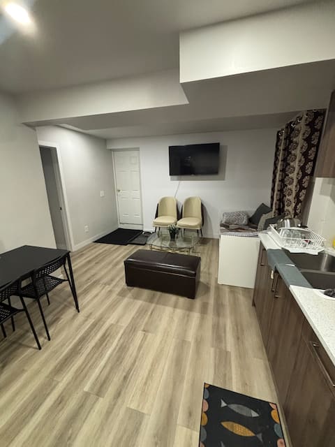 Popular Airbnb listing: Near Calgary Airport Basement Suite Northeast in Cityscape