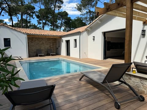 Villa Mareva pool and sea La Tranche-sur-Mer