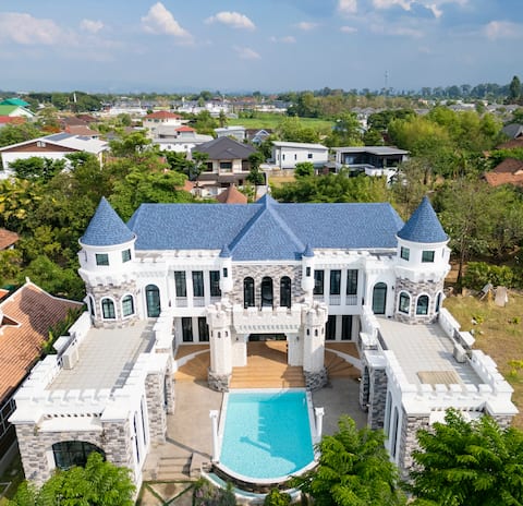Chiang Mai Luxury Online Famous Landmark Castle Pool Villa Sleeps 16, Stars Youtube Reports Many Tim