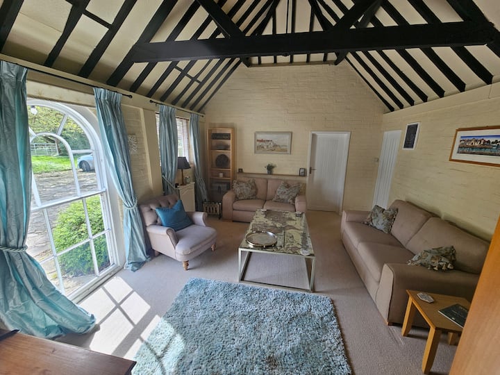 Queen Anne Cottage - Woking