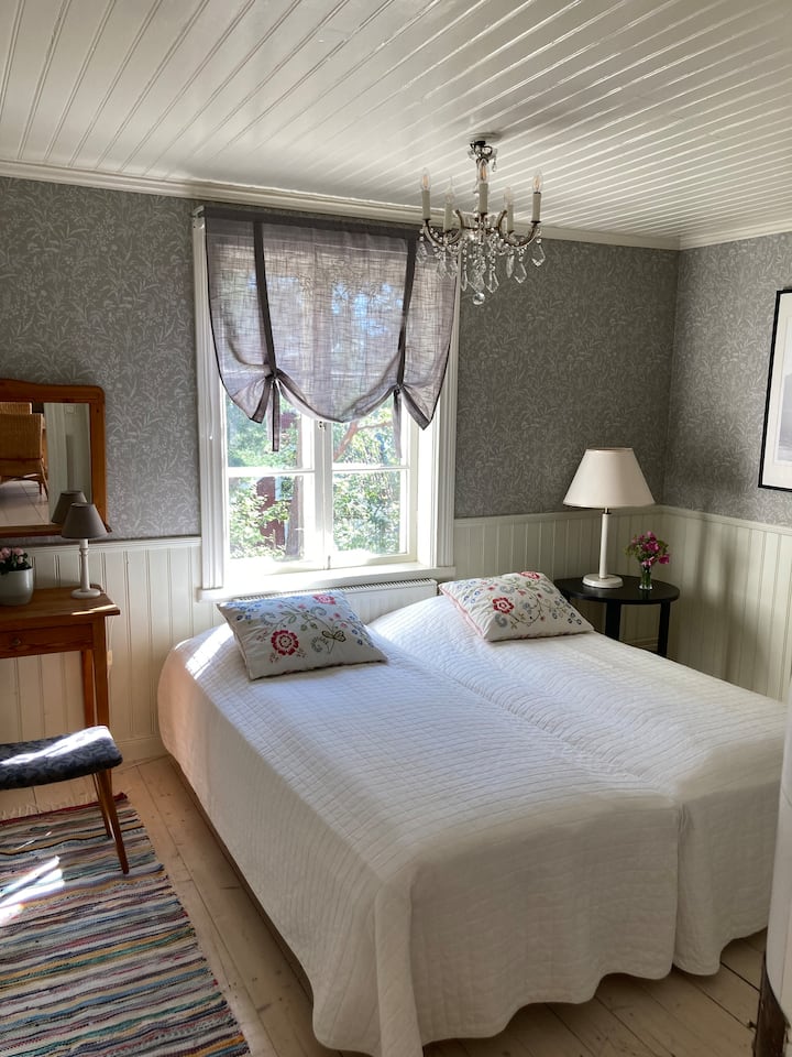 This a double bedroom which also leads to an attached single bedroom no 3.