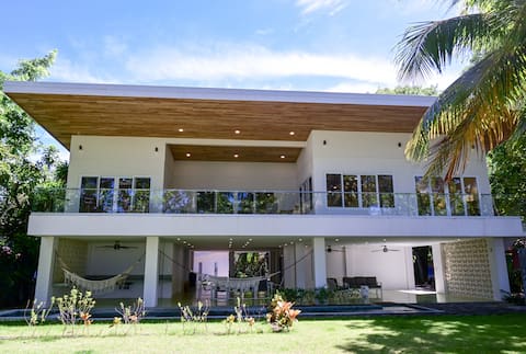 BeachFront Private Estate-Pool!