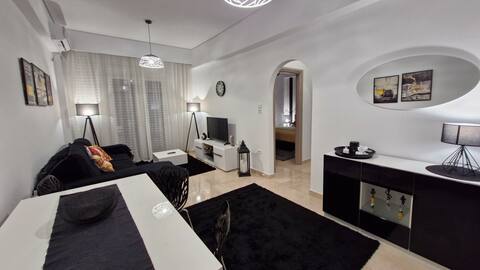 Top performing Airbnb: Central Lux Living A in ΝΕΟΣ ΚΟΣΜΟΣ
