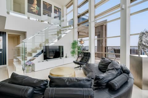 Propiedad de Airbnb exitosa: Penthouse Duplex with whole City and Sea Views! en Diagonal Mar I El Front Marítim Del Poblenou
