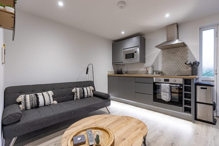 Seiriol: Stylish Lodge With Games Room Access - Beaumaris