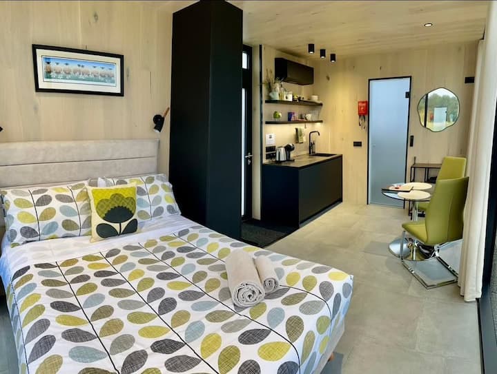 Mirrored Cabin - Northallerton