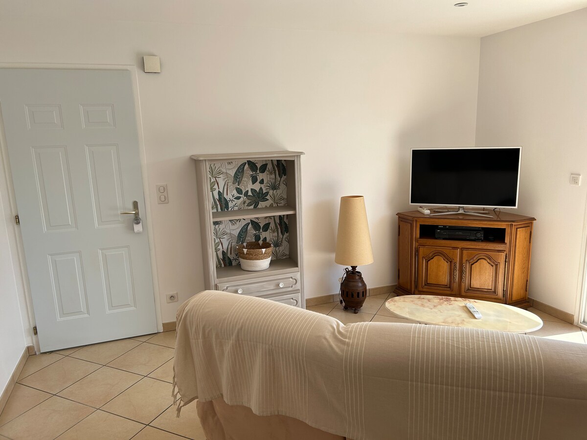 Annuncio Airbnb popolare: Detached house with terrace and garden a Millau