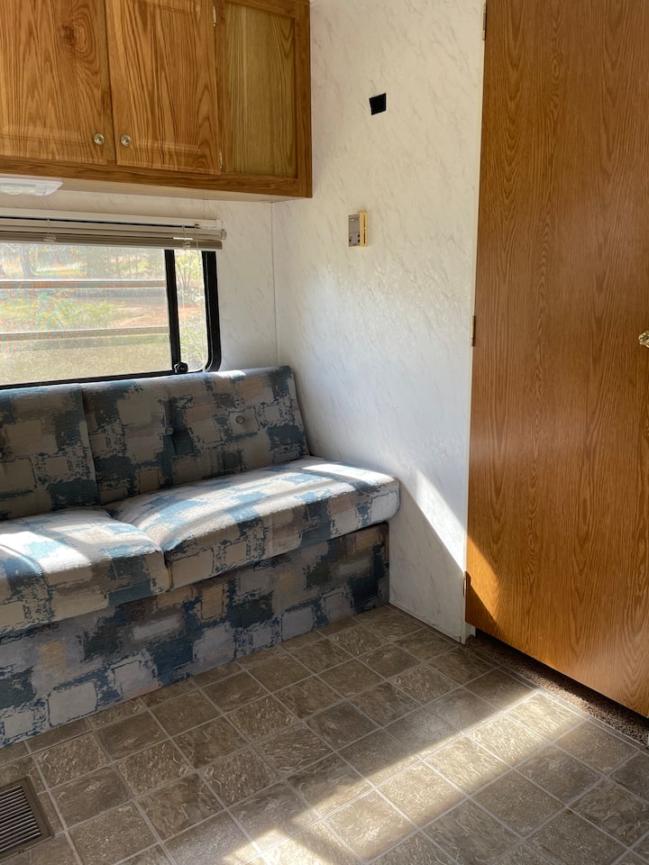 Camper Near Town And Mountains - Caroline du Sud