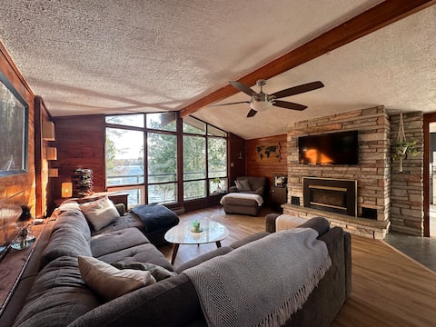 Charming Waterfront Cottage