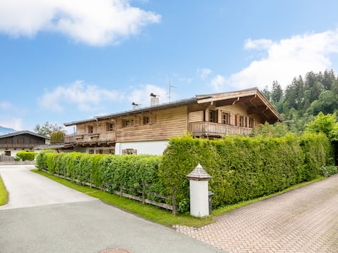 Family-friendly holiday home near the ski bus