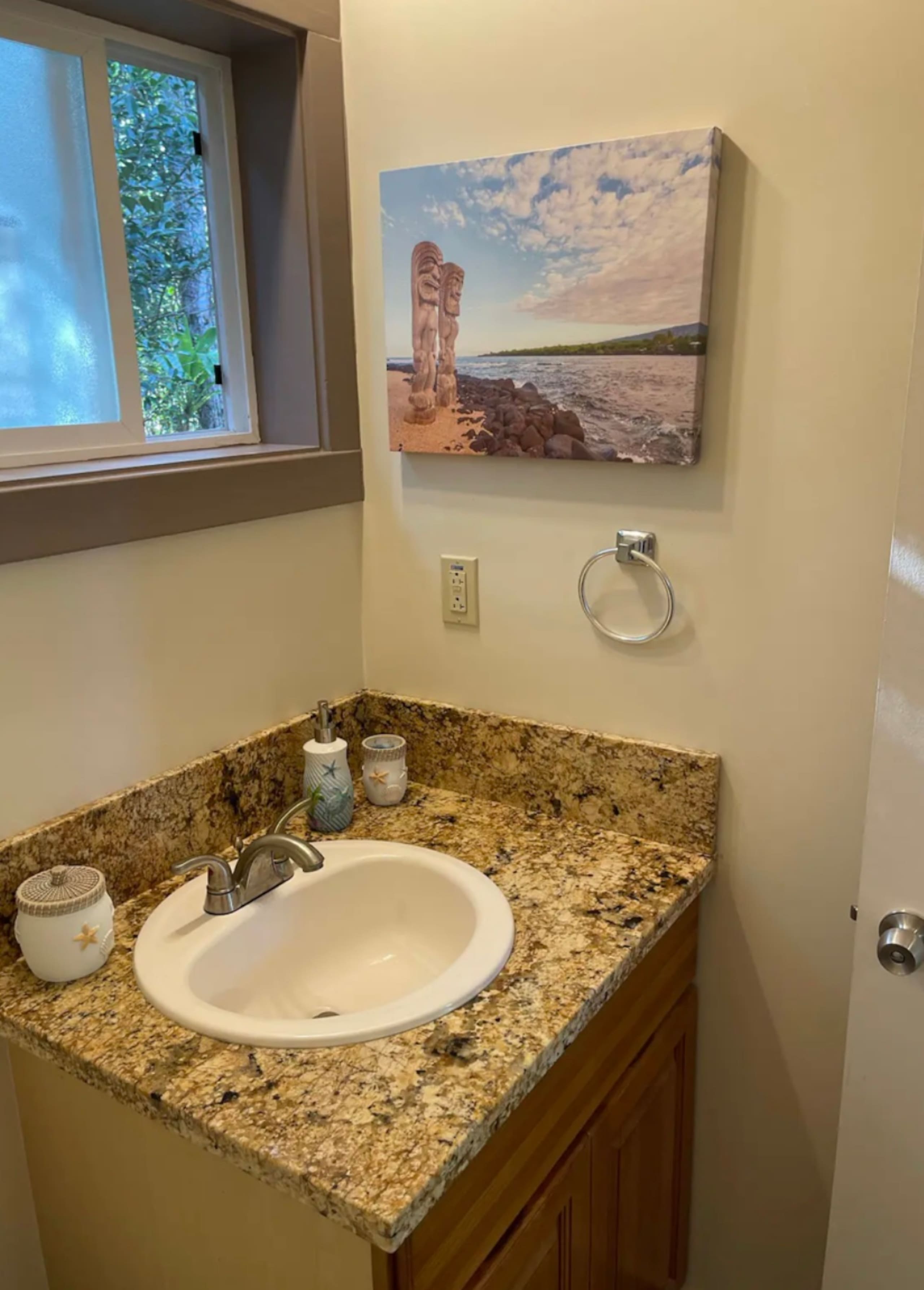 Home in Hilo · ★5.0 · 2 bedrooms · 2 shared baths - Image 25