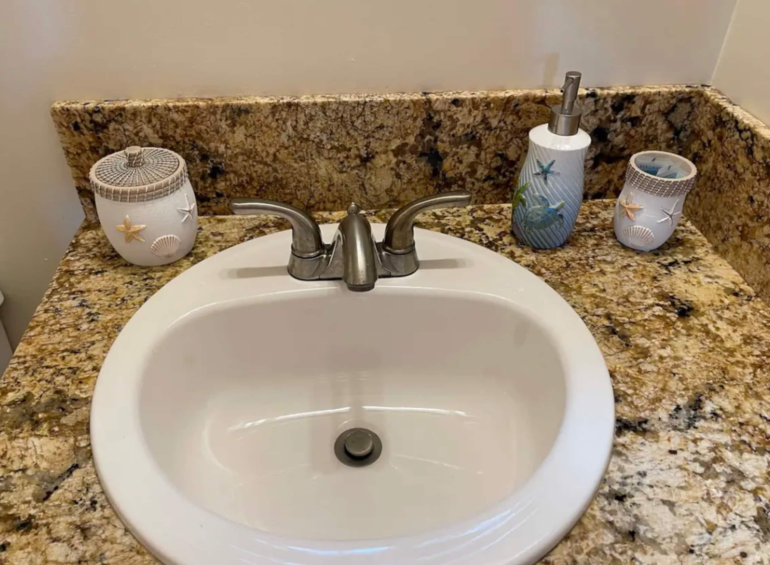 Home in Hilo · ★5.0 · 2 bedrooms · 2 shared baths - Image 22