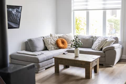 Top performing Airbnb: Val Mont | Townhouse – Seasonal Price in La Côte De Beaupré