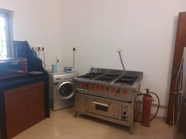 Full kitchen image 4