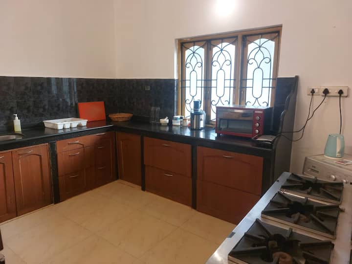 Full kitchen image 1