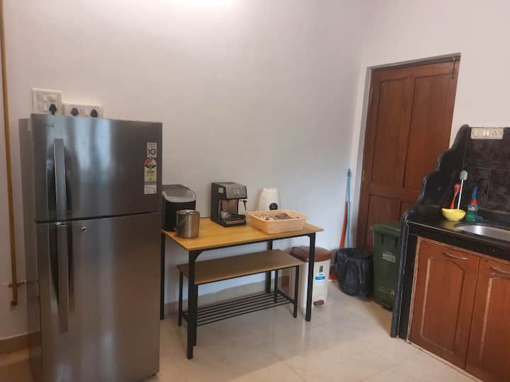 Full kitchen image 2
