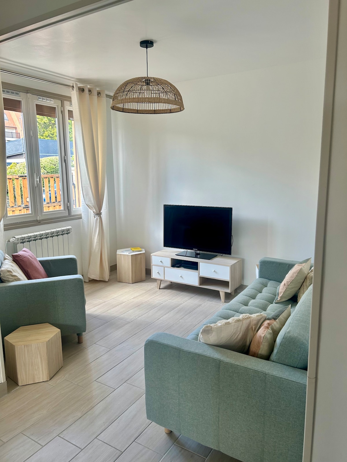 Popular Airbnb listing: La Petite Biz in Cabourg