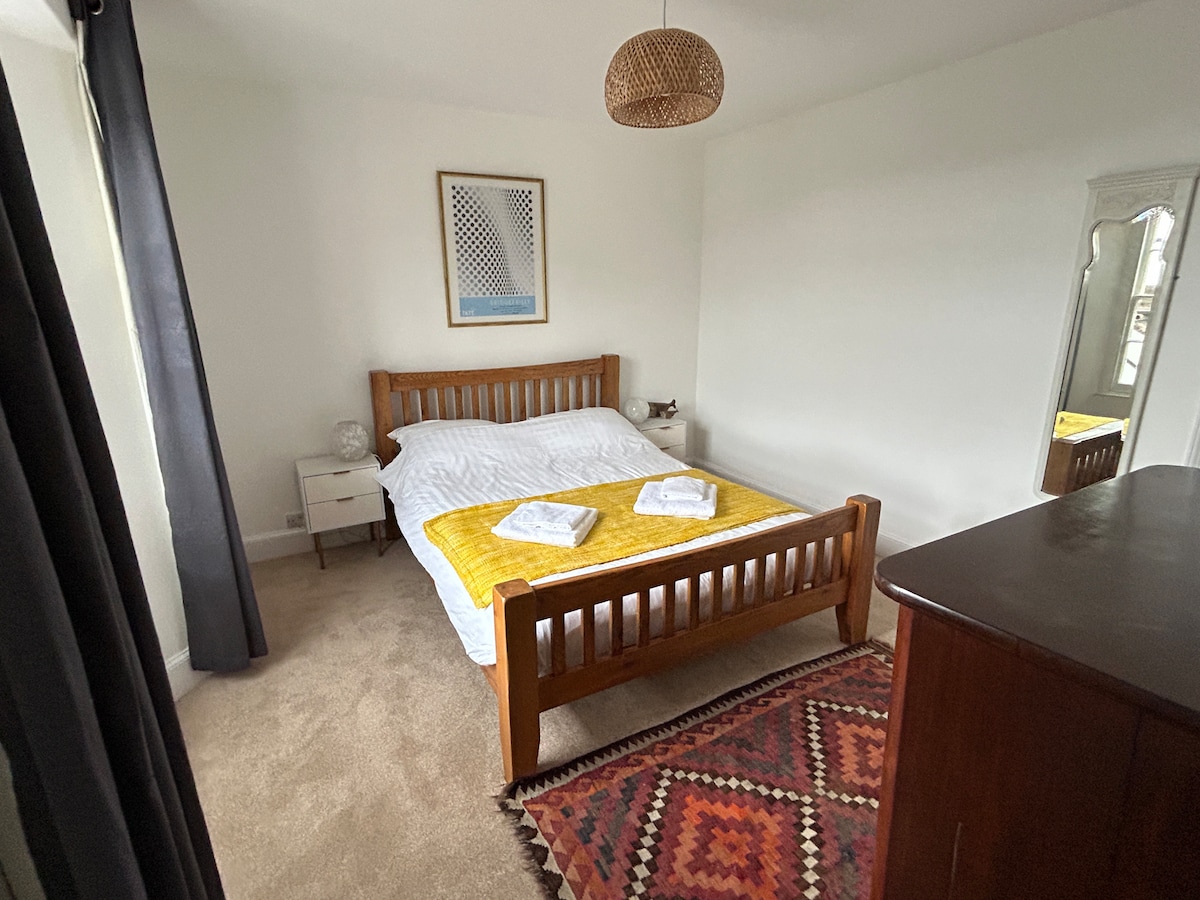 Large Kingsize master bedroom on the second floor with views of the Sea and Capstone Hill. Large vintage chest of drawers for storage - on same floor as bathroom and twin room. 