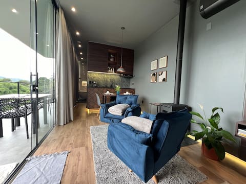 Top Airbnb: Luxury Romantic Cabin Firenze in Rio Dos Cedros