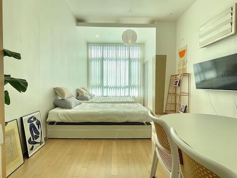 Duplex accommodation with a skyscraper night view within a 5-minute walk from Gangnam Station, the center of Gangnam-gu