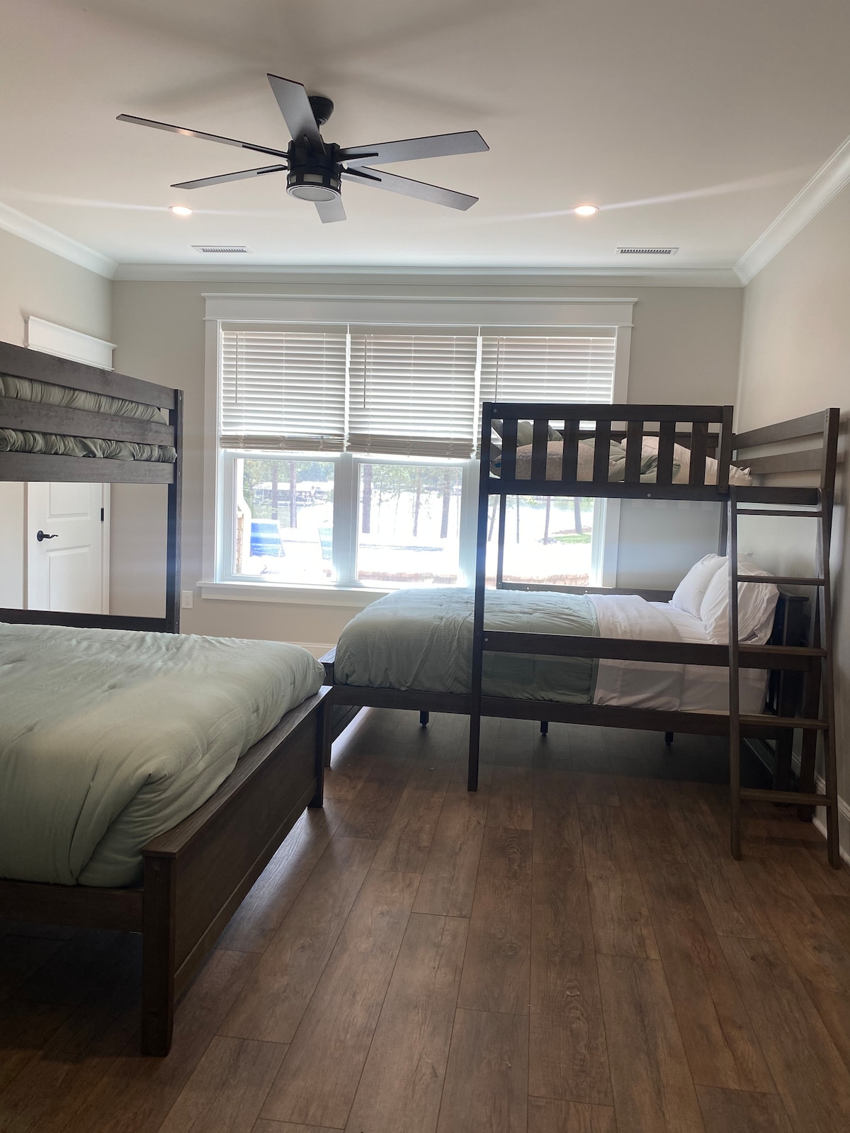 سريران كبيران وسريران كاملان