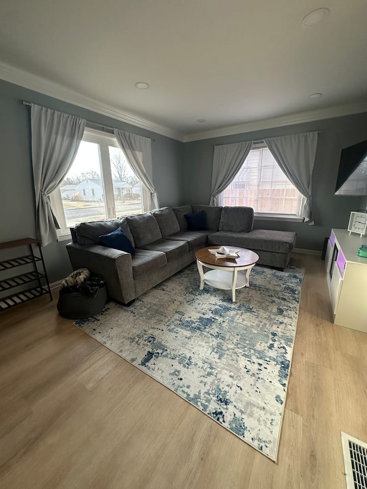 A 2 Bedroom Beautiful Gem In The Heart Of Speedway - Avon, IN