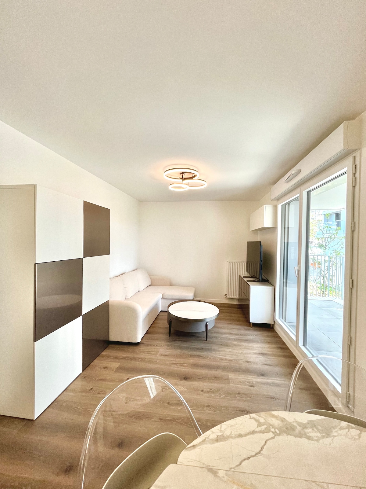 Top Airbnb: Peaceful apartment with balcony, close to Paris in Gennevilliers