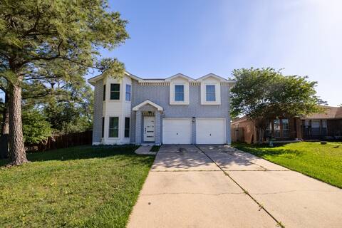 BIG cozy home located in Tomball