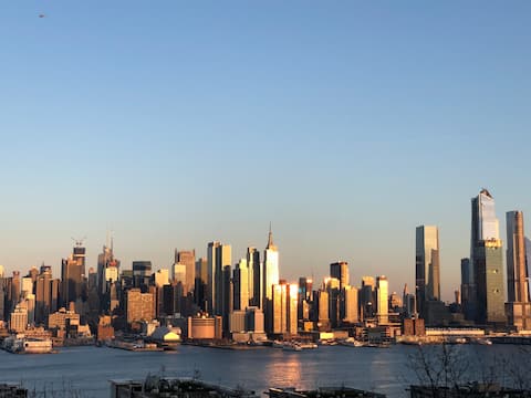 Amazing 3,000SQFT Home - 15Mins to Times Square