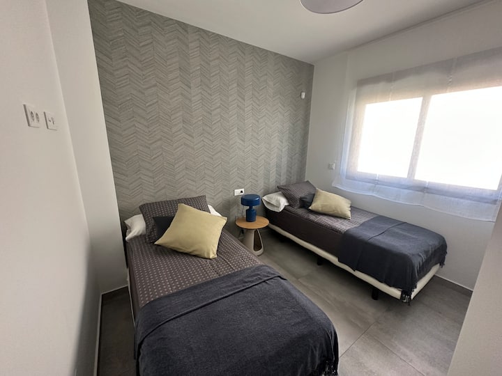 2 odvojena udobna odvojena kreveta