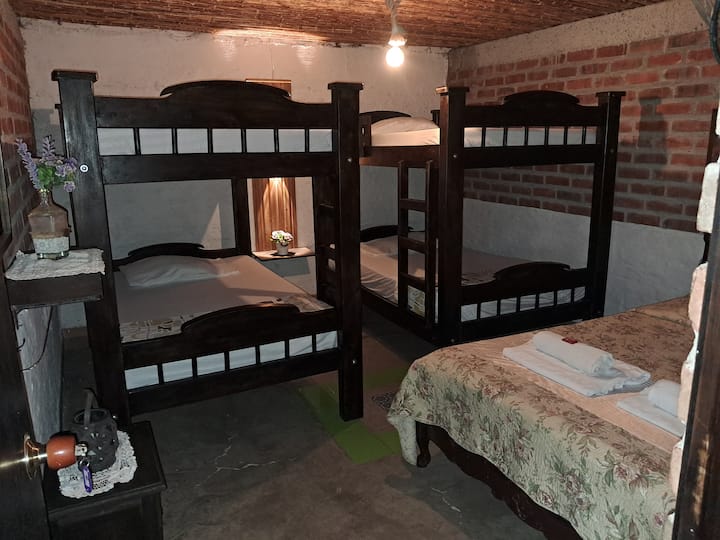 Schlafzimmer 8
