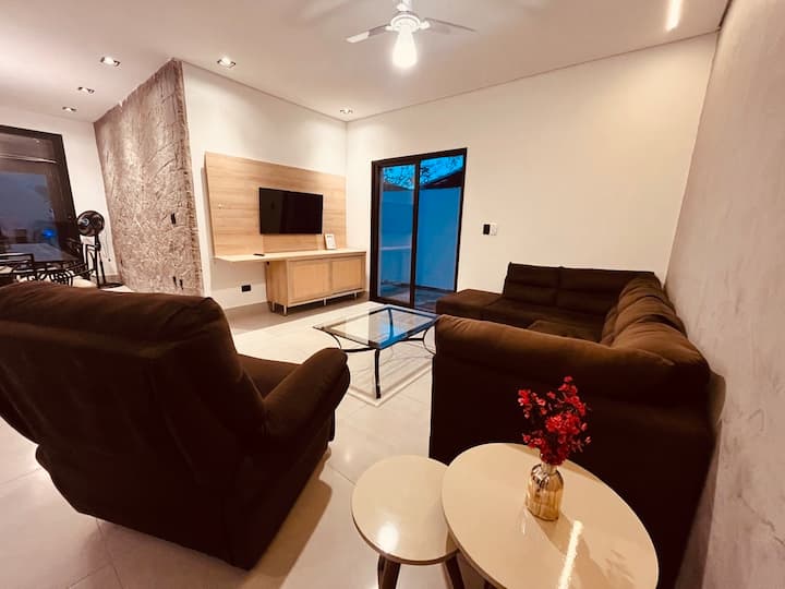 Casa Com Piscina Aquecida Próx A Praia Da Enseada - Ubatuba