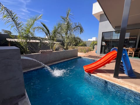 Large house 3 bedrooms, 3 bathrooms, heated pool