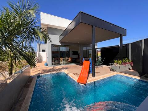 3 bedroom house with pool