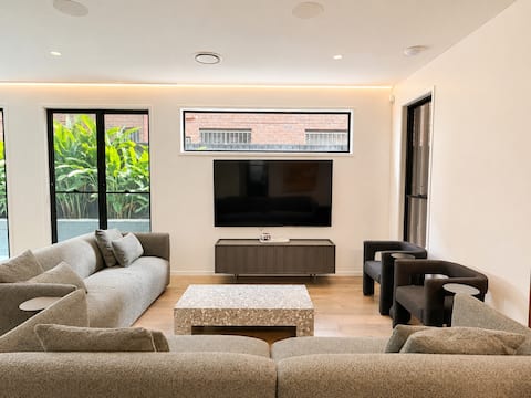 Top performing Airbnb: James St Private Family Home, Pool and 3 Car Parks in New Farm