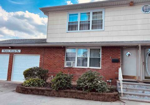 Apartment in the Heart Of New York Near JFK/UBS
