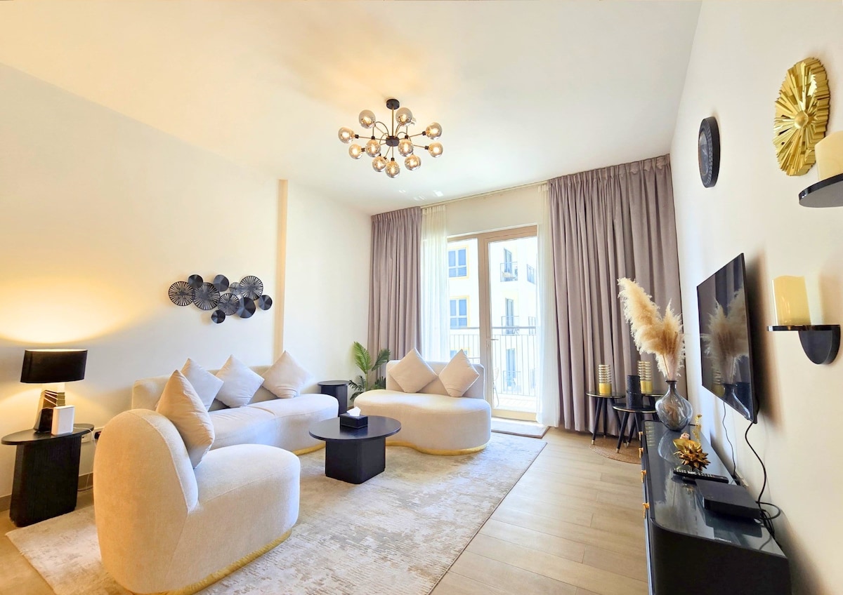 Top performing Airbnb: Cozy 1BR w/ Pool View Apartment in Jumeirah First