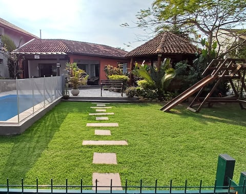 Beautiful vacation home, swimming pool and air-conditioning