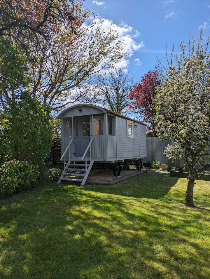Country Garden Shepherds Hut - Devizes