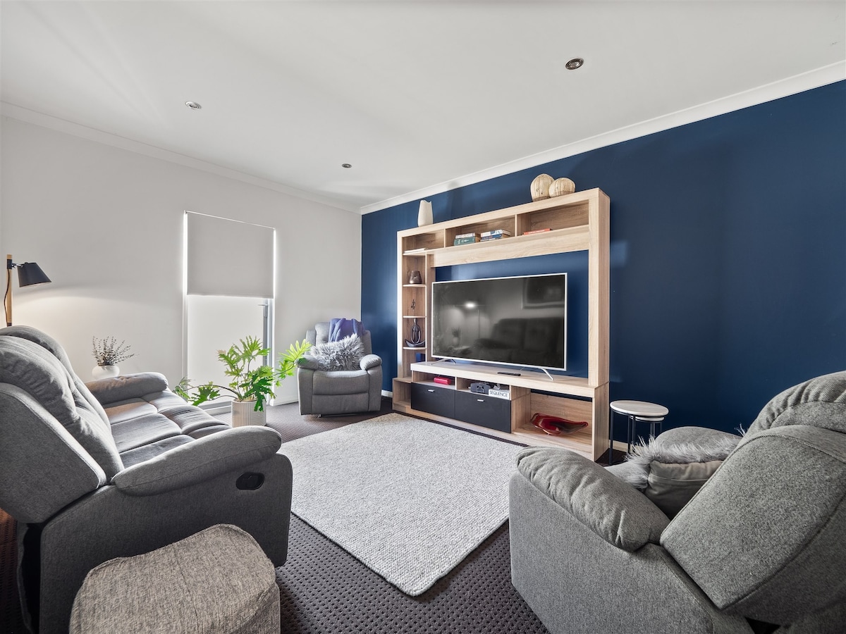 Successful Airbnb property: Sunset Waters
Absolute waterfront 
Beach house. in Geographe