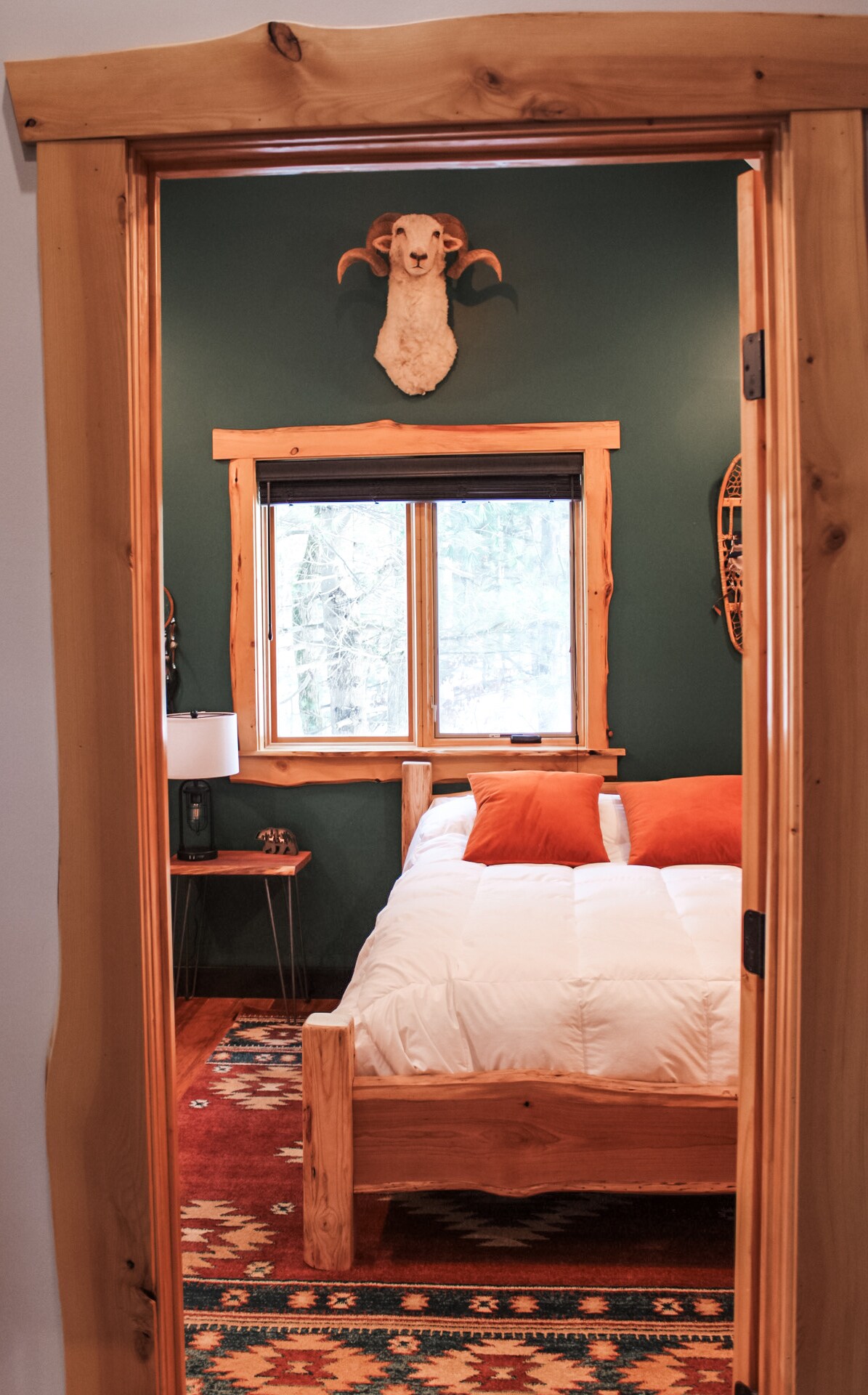 Bedroom 2 image 4 at Sweet River Lodge in Tionesta