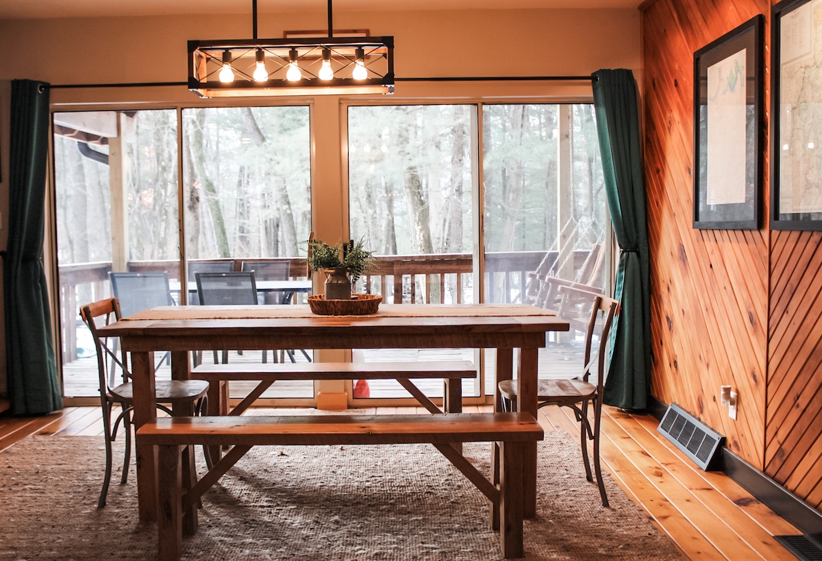 Dining area image 4 at Sweet River Lodge in Tionesta