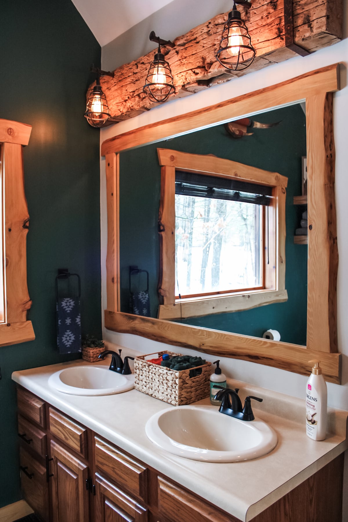 Full bathroom 2 image 4 at Sweet River Lodge in Tionesta