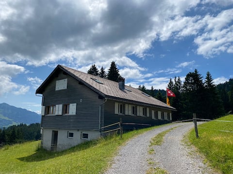 Modern ski house on the Wolzenalp (sleeps 33)