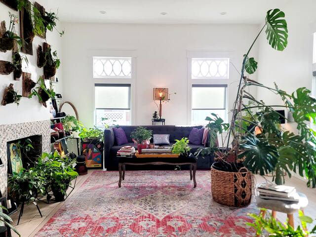 Women Hosted Plant Paradise 2BR | NYC + Airport gallery image 5