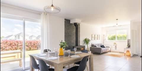 Maison Bayeux is a 15-minute walk away